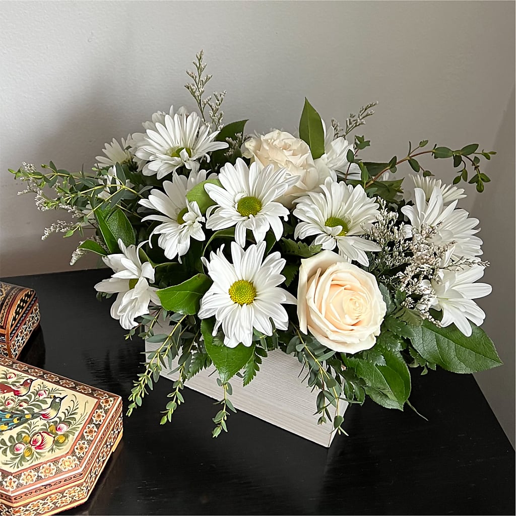 Fresh Linen Box Bouquet – The Rusty Willow, Grove OK