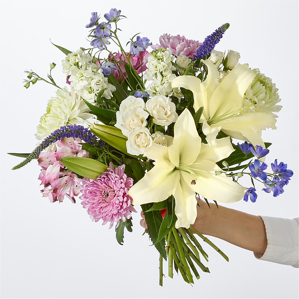 Winter Celebration Bouquet –  The Rusty Willow, Grove OK