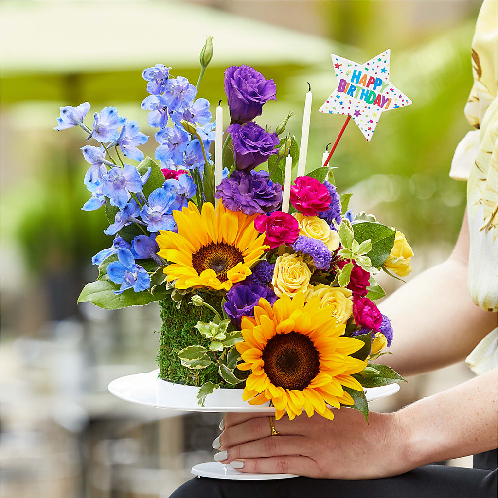 Star of the Day Floral Cake –  The Rusty Willow, Grove OK