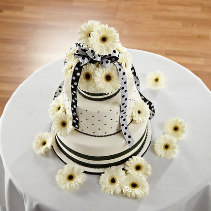 Simple Sophistication Cake Décor –  The Rusty Willow, Grove OK